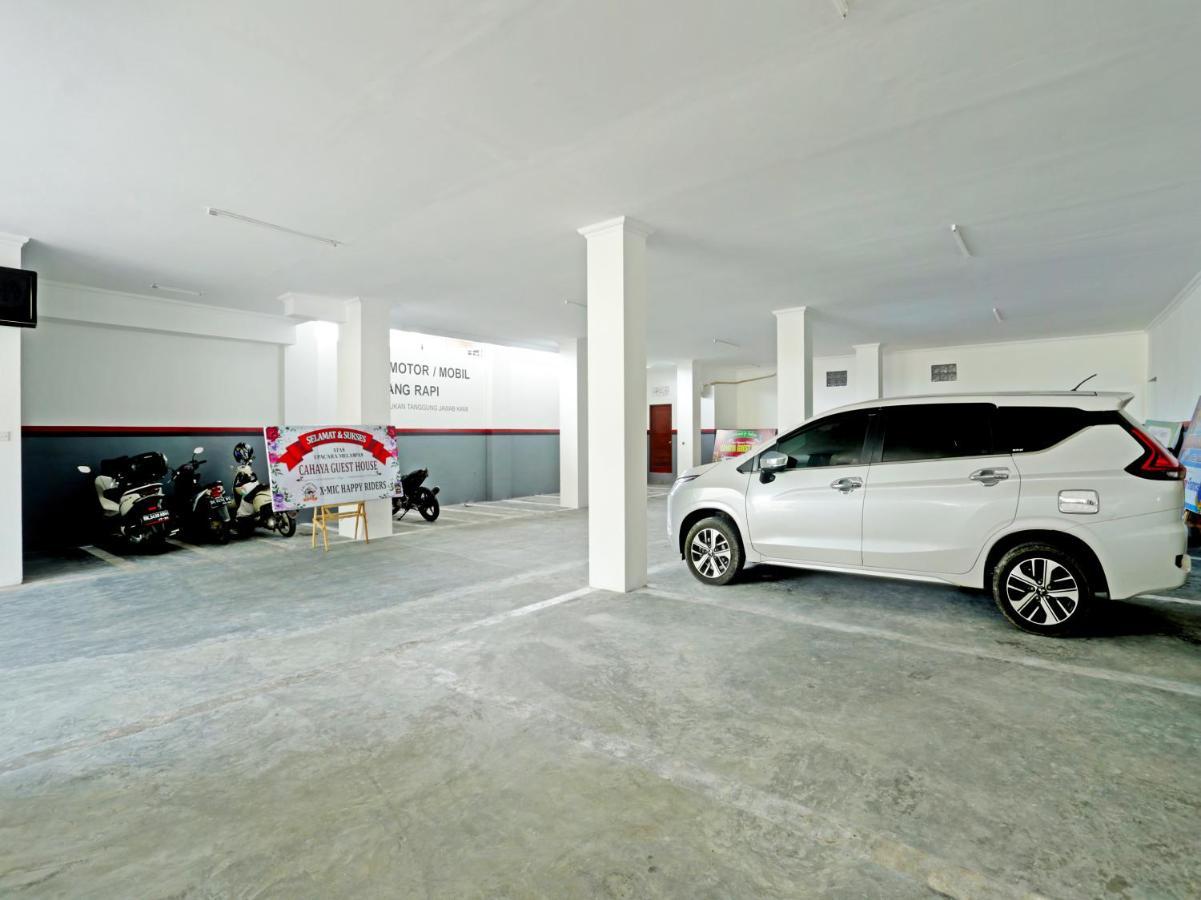 Oyo 90859 Cahaya Guest House Pesanggaran Exterior photo