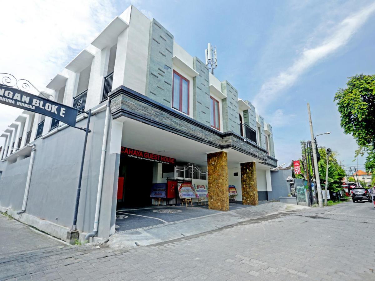 Oyo 90859 Cahaya Guest House Pesanggaran Exterior photo